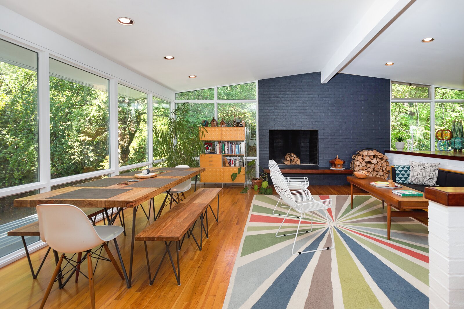 A Portland Midcentury by Frank Shell Offers Laid-Back Living