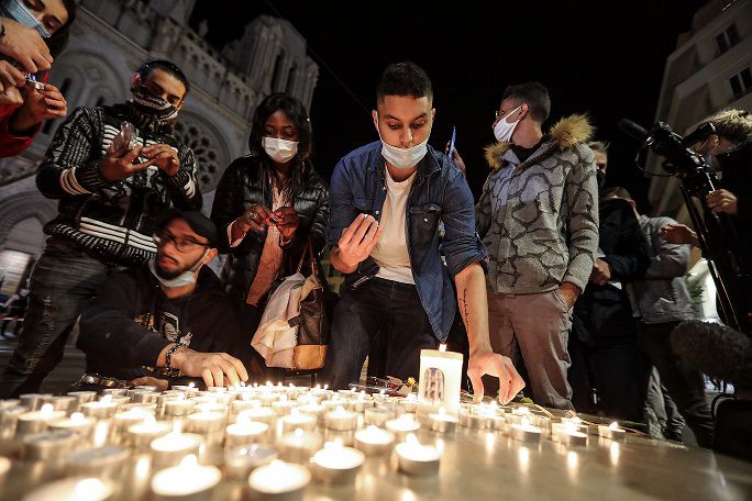Francia en alerta máxima tras ataque con cuchillo en iglesia que dejó tres muertos