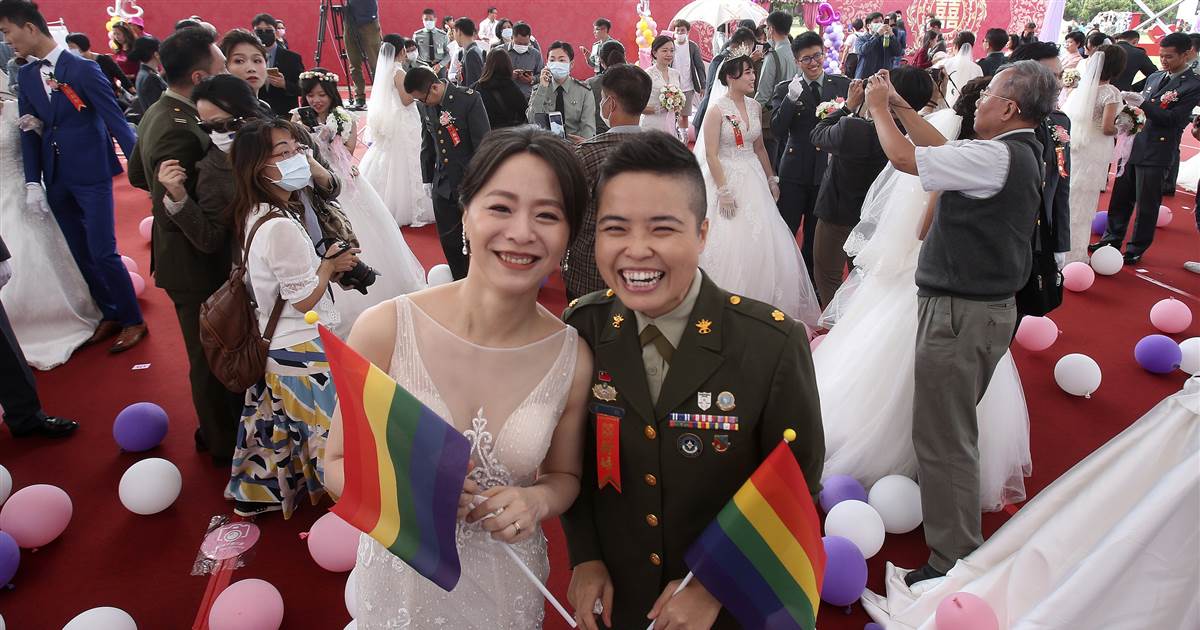 Two lesbian couples marry in mass wedding held by Taiwan's military