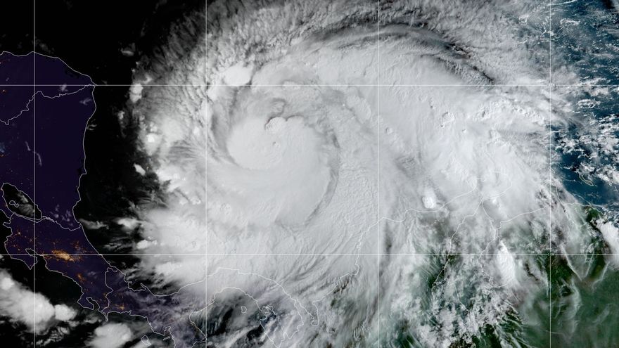 El huracán se prevé que impacte Nicaragua y a Honduras en categoría 4