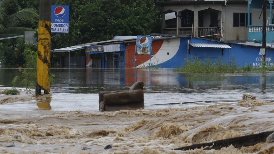 Iota azotó el Caribe norte de Nicaragua como un huracán de categoría 4 provocando la destrucción de viviendas, derrumbes y desbordes de ríos