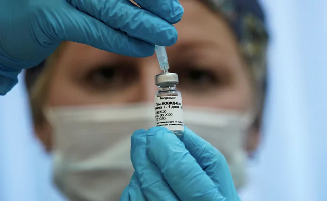 Russia Says More Than 100,000 People Already Vaccinated Against COVID-19
