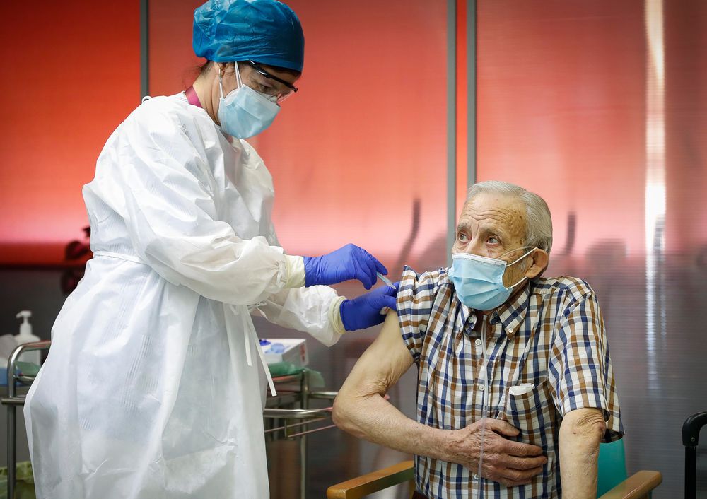Unos 50 países ya comenzaron a vacunar contra la Covid-19