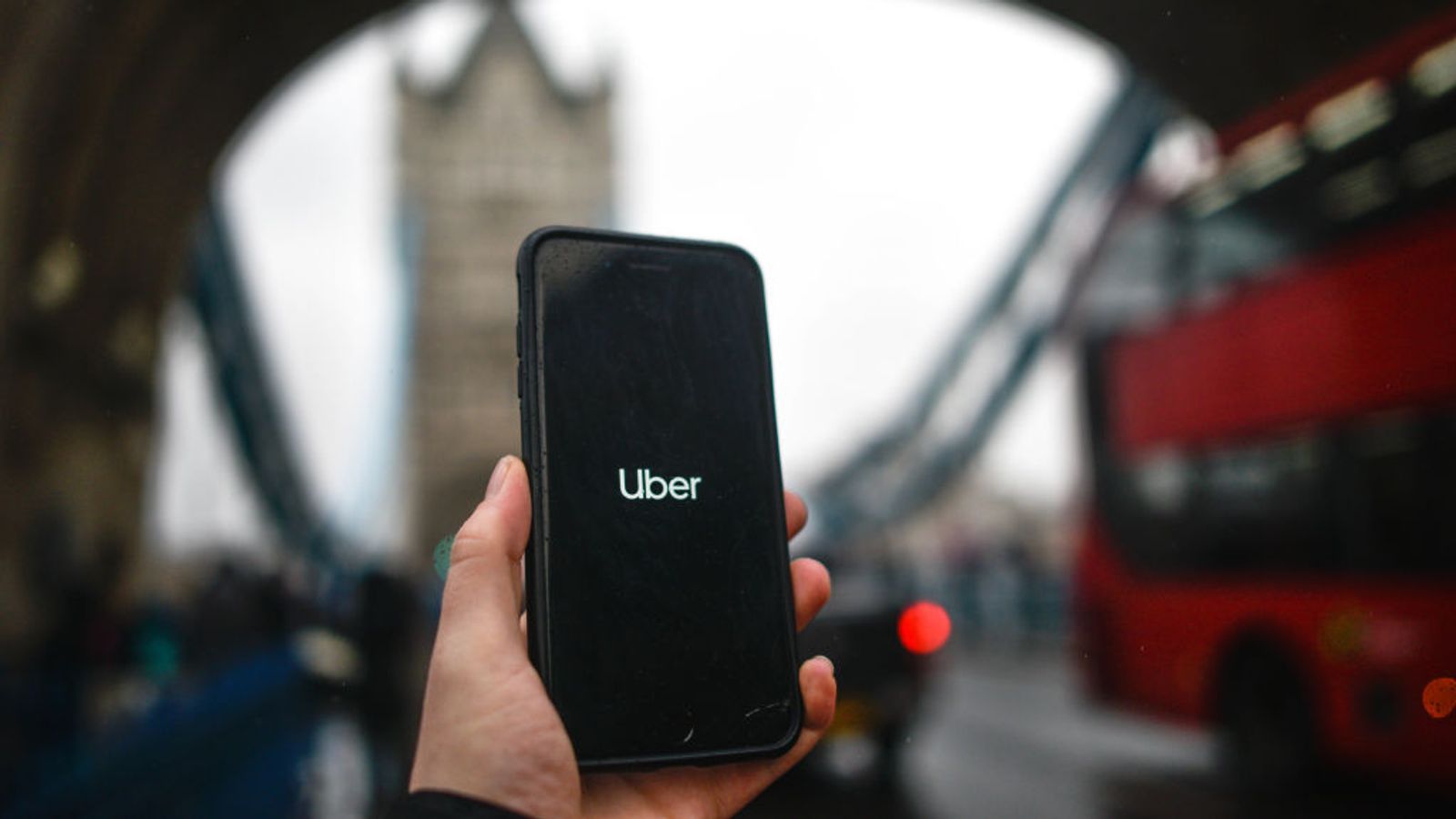 Uber gives 70,000 UK drivers worker benefits - but Uber Eats couriers left out