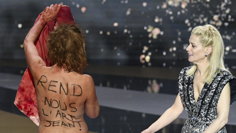 ‘No culture, no future’: French actress strips NAKED at awards ceremony to protest Covid-19 restrictions