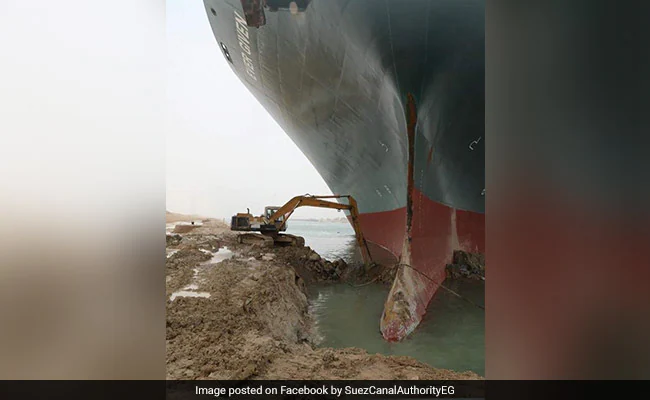 Ship Blocking Suez Canal Moves Slightly, Unclear When It Will Refloat
