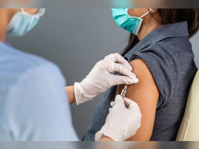 Vaccinated travellers get reduced quarantine time in Cayman