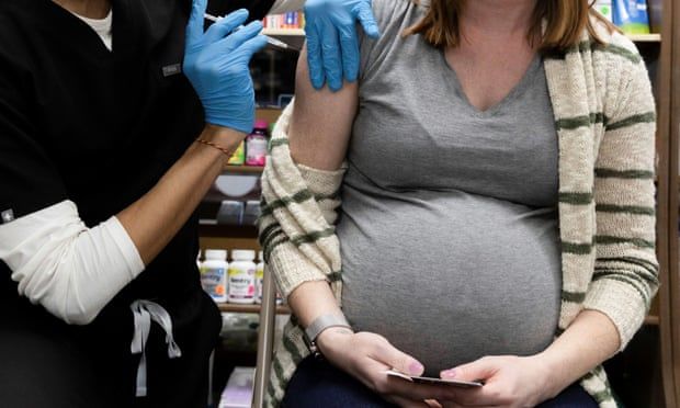 Pregnant women in UK given green light to have Covid jab