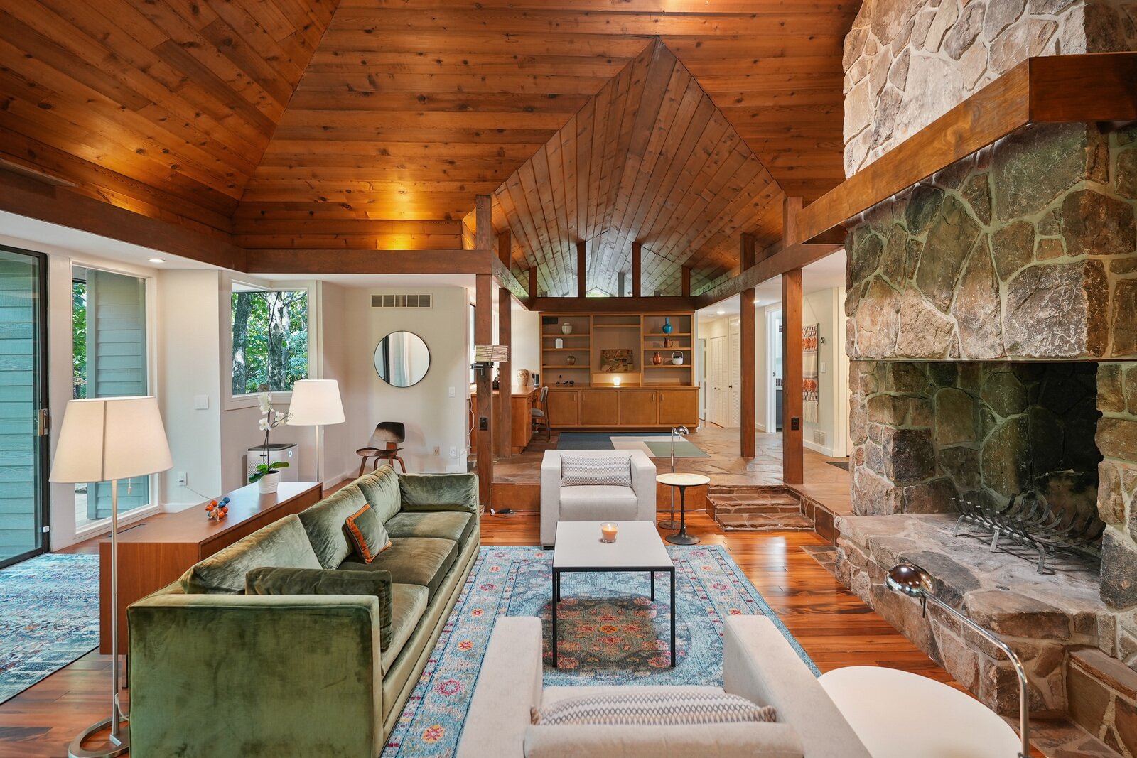 A Dazzling Home by Frank Lloyd Wright’s Final Apprentice Lists for the First Time