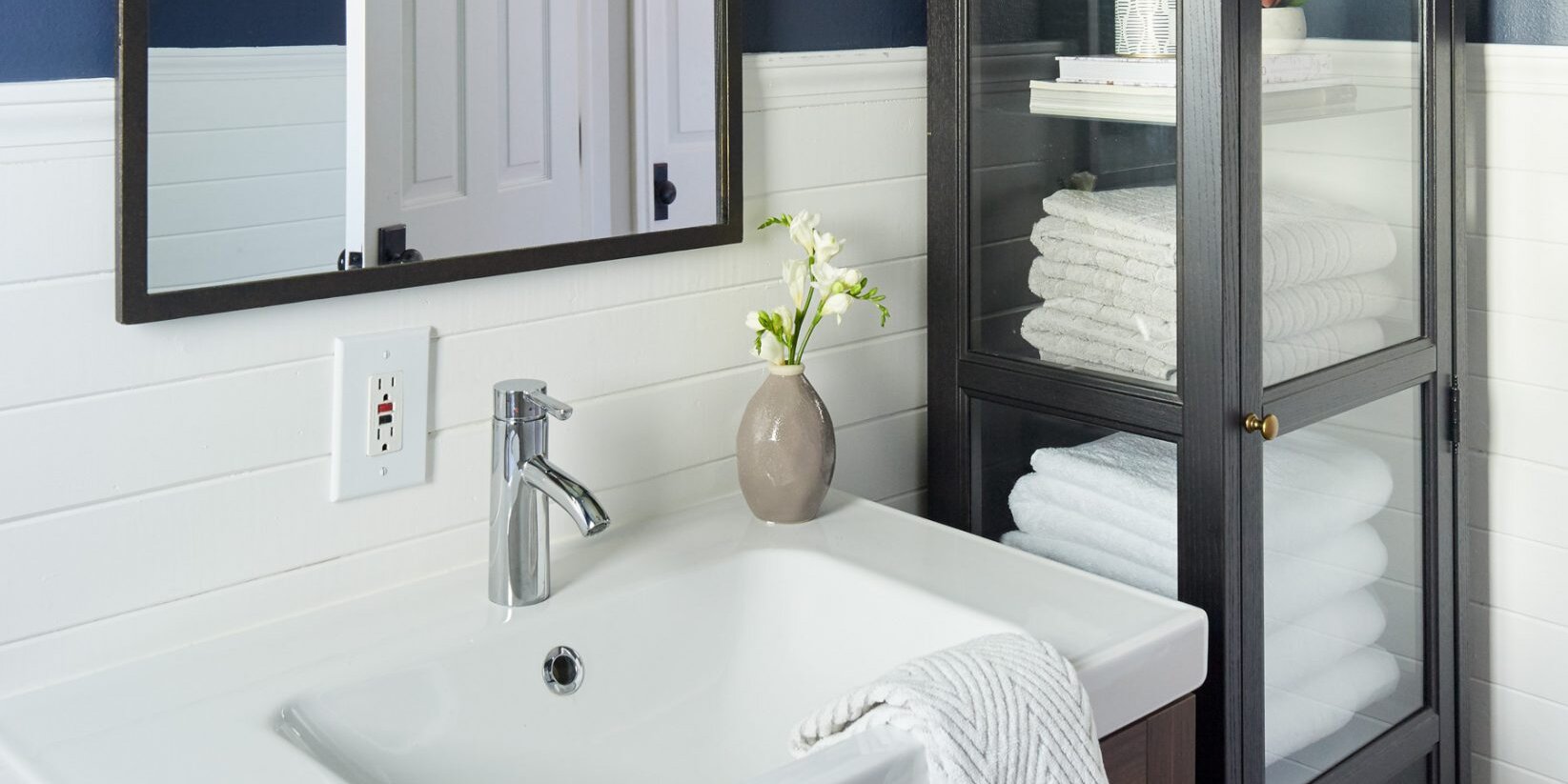 14 Small-Space Hacks to Make the Most of Your Tiny Bathroom