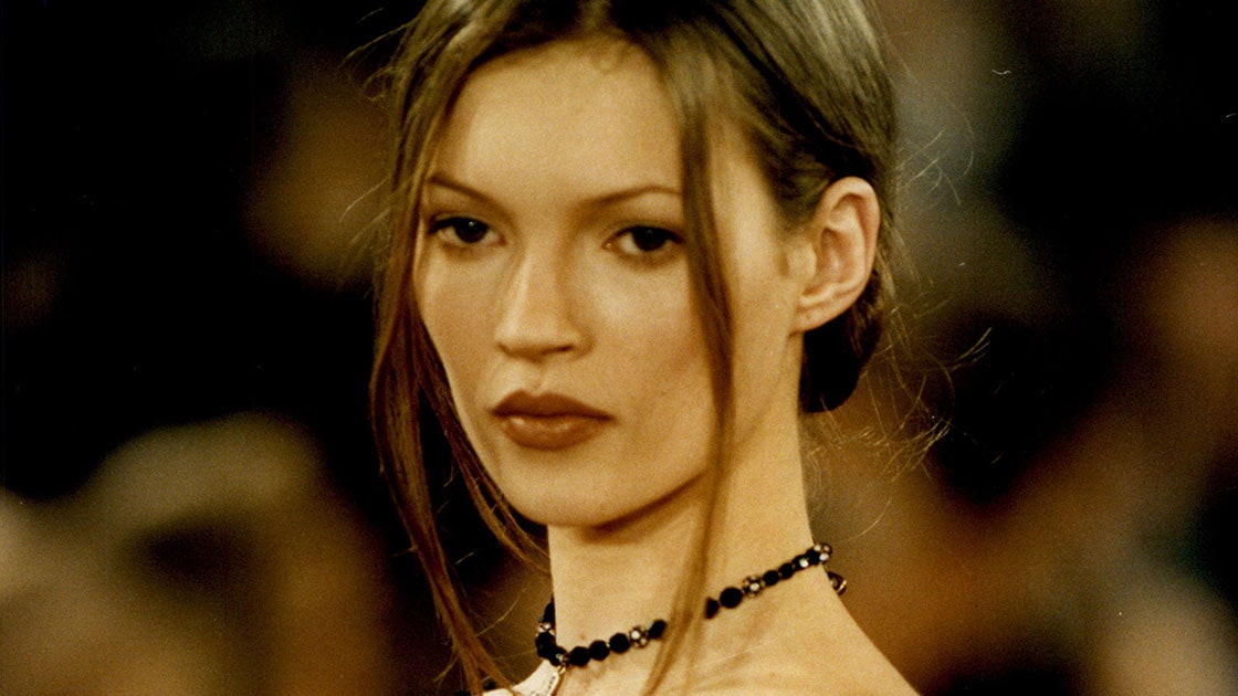 This Set of ’90s Supermodel Updos Will Get You Through the Rest of Summer