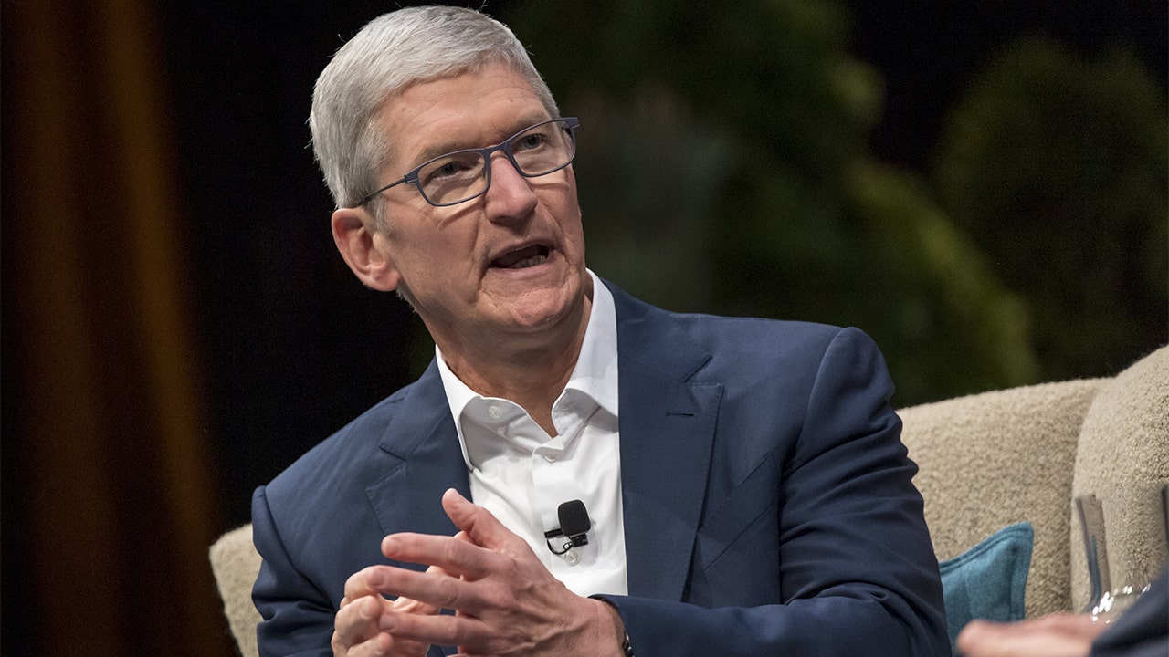 Apple CEO Tim Cook hunts for leakers just like in a Mafia