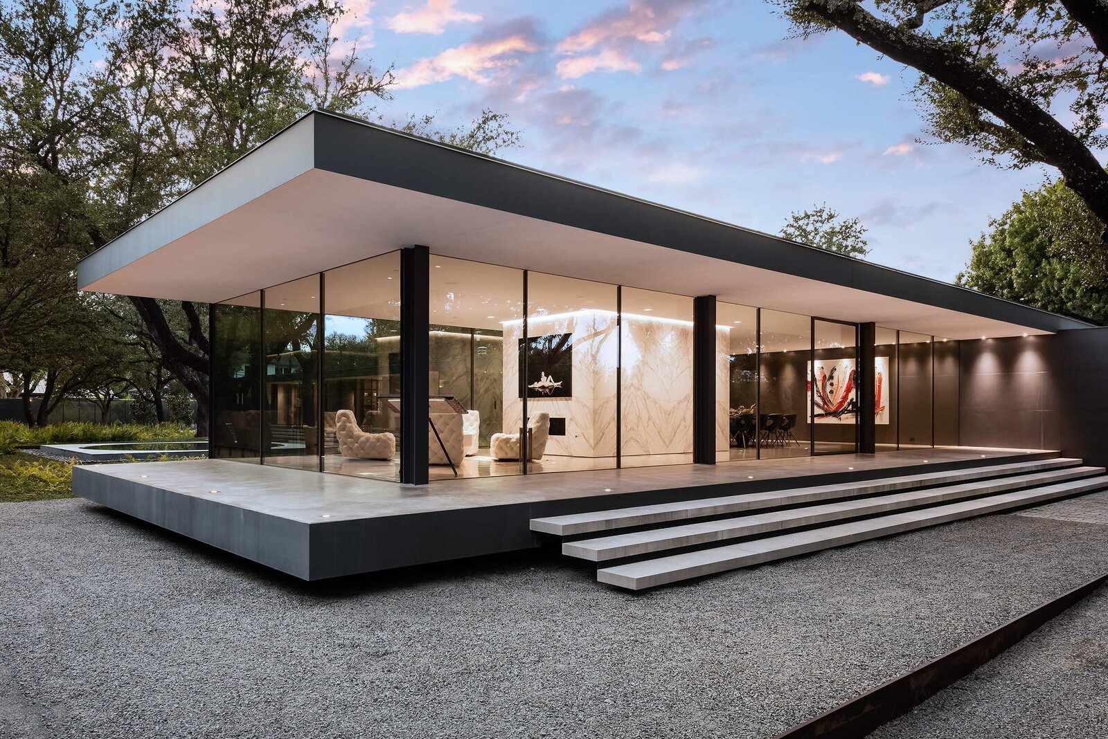 A Farnsworth-Inspired Contemporary Home in Dallas