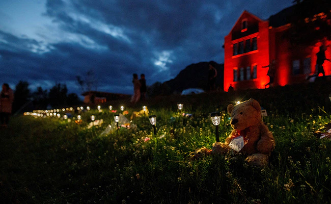 Canada's Justin Trudeau To Visit Community Where Children's Graves Were Found