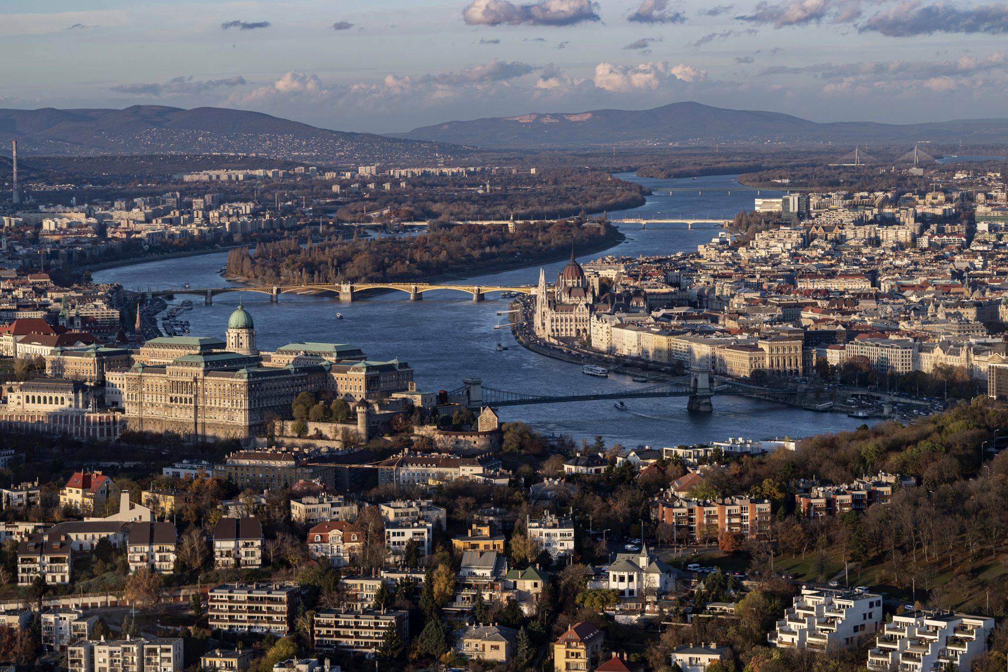 Cruise Ship with 85 Passengers Infected with Corona Passed through Hungary