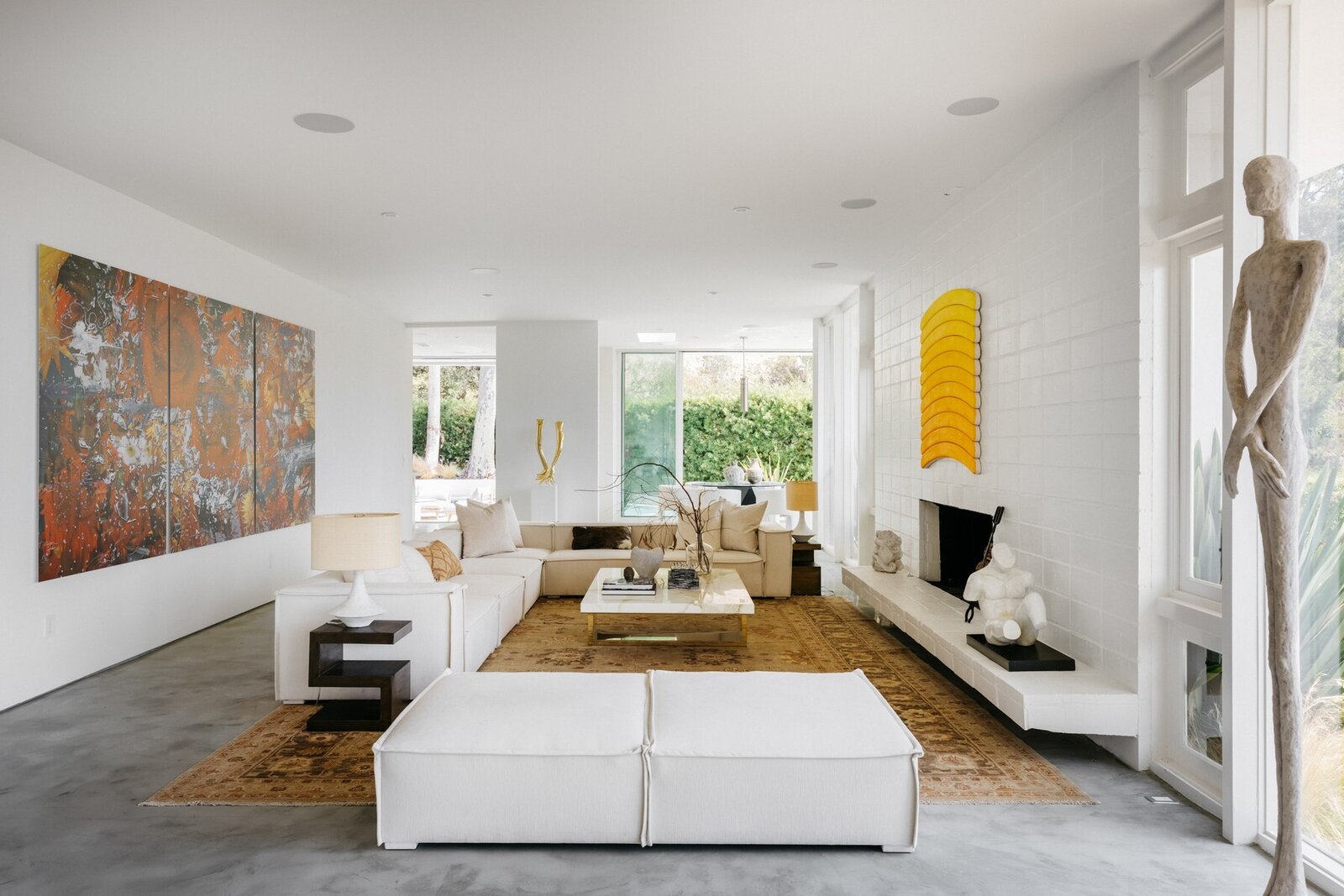 A Restored Midcentury Jewel With A Separate Guest Suite in Hollywood Hills