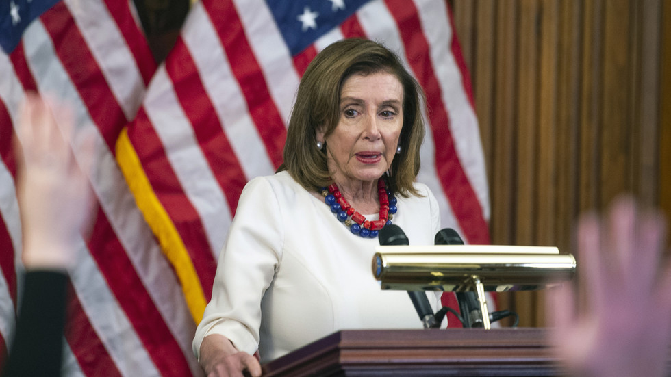 Pelosi makes about-face on insider trading in Congress