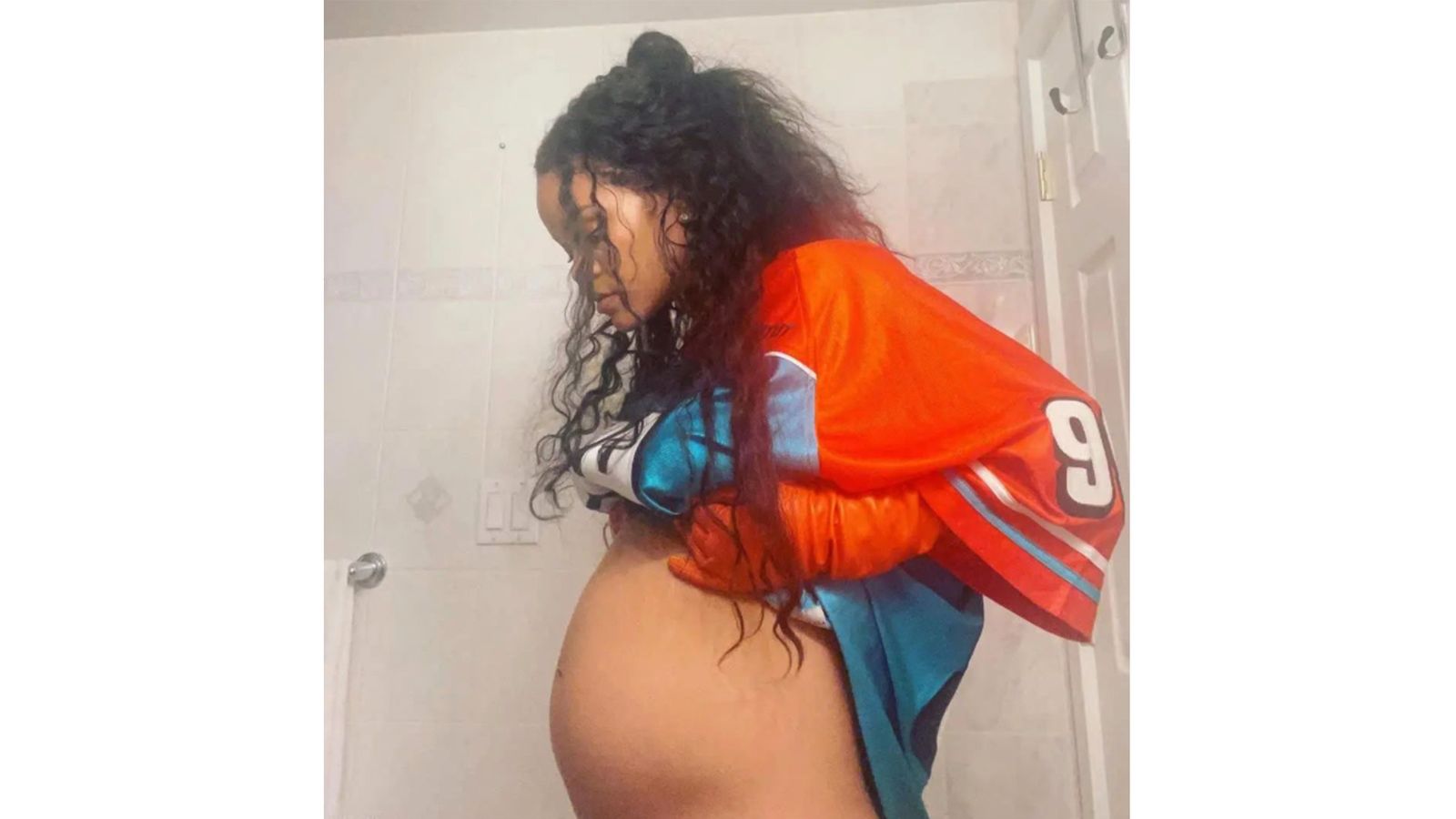 Rihanna shares baby bump photo on Instagram after announcing pregnancy