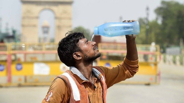 Delhi suffers at 49C as heatwave sweeps northern India