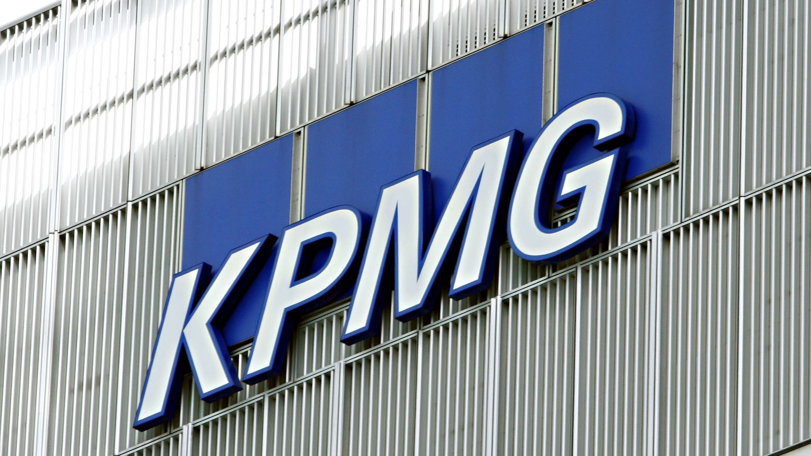 KPMG warns British corporate giants of big hike in audit fees