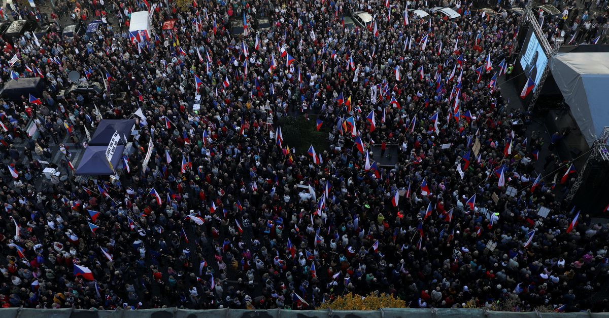 Czech protesters call for new government, direct gas talks with Russia