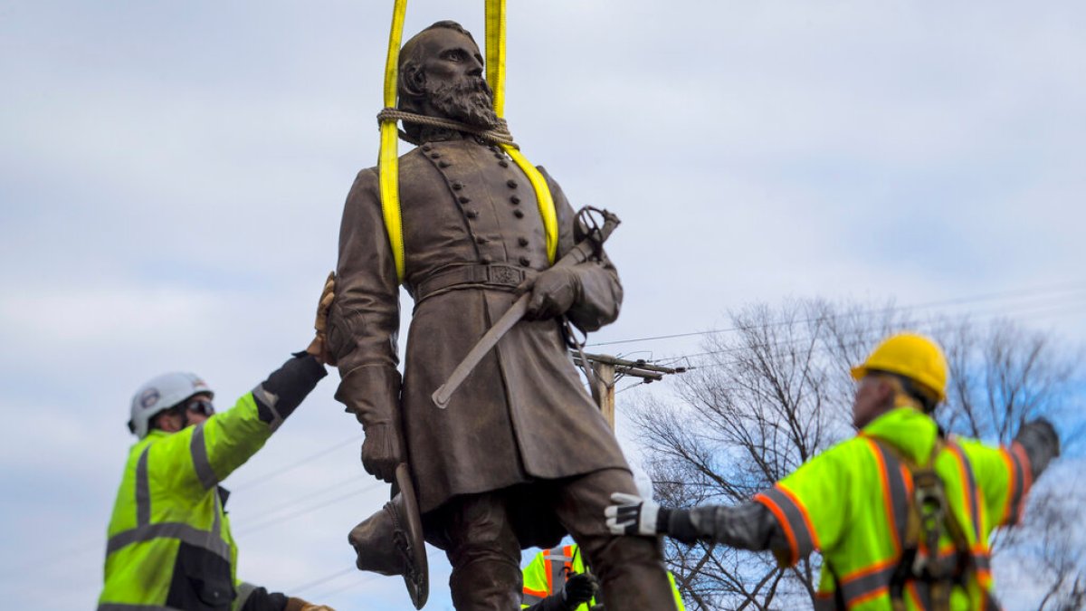 US city removes last public Confederate statue