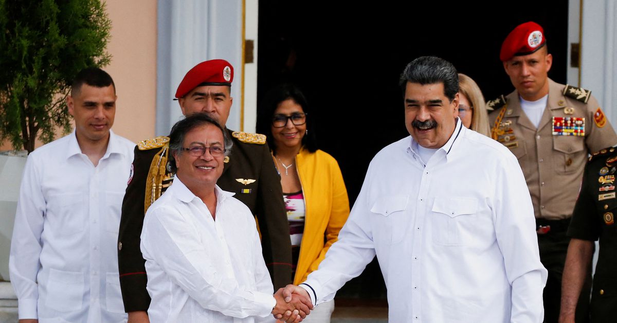 Colombia, Venezuela presidents discuss investment, trade