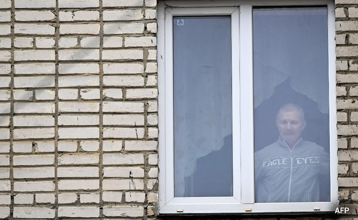 Russian Man Charged Over Daughter's Anti-War Drawing Flees House Arrest