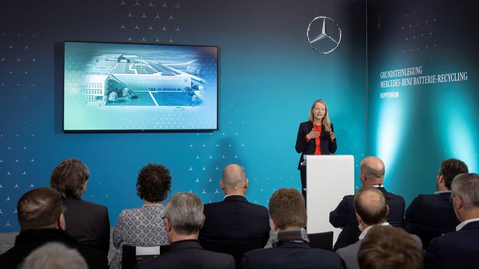 Mercedes-Benz begins building battery recycling factory in southern Germany