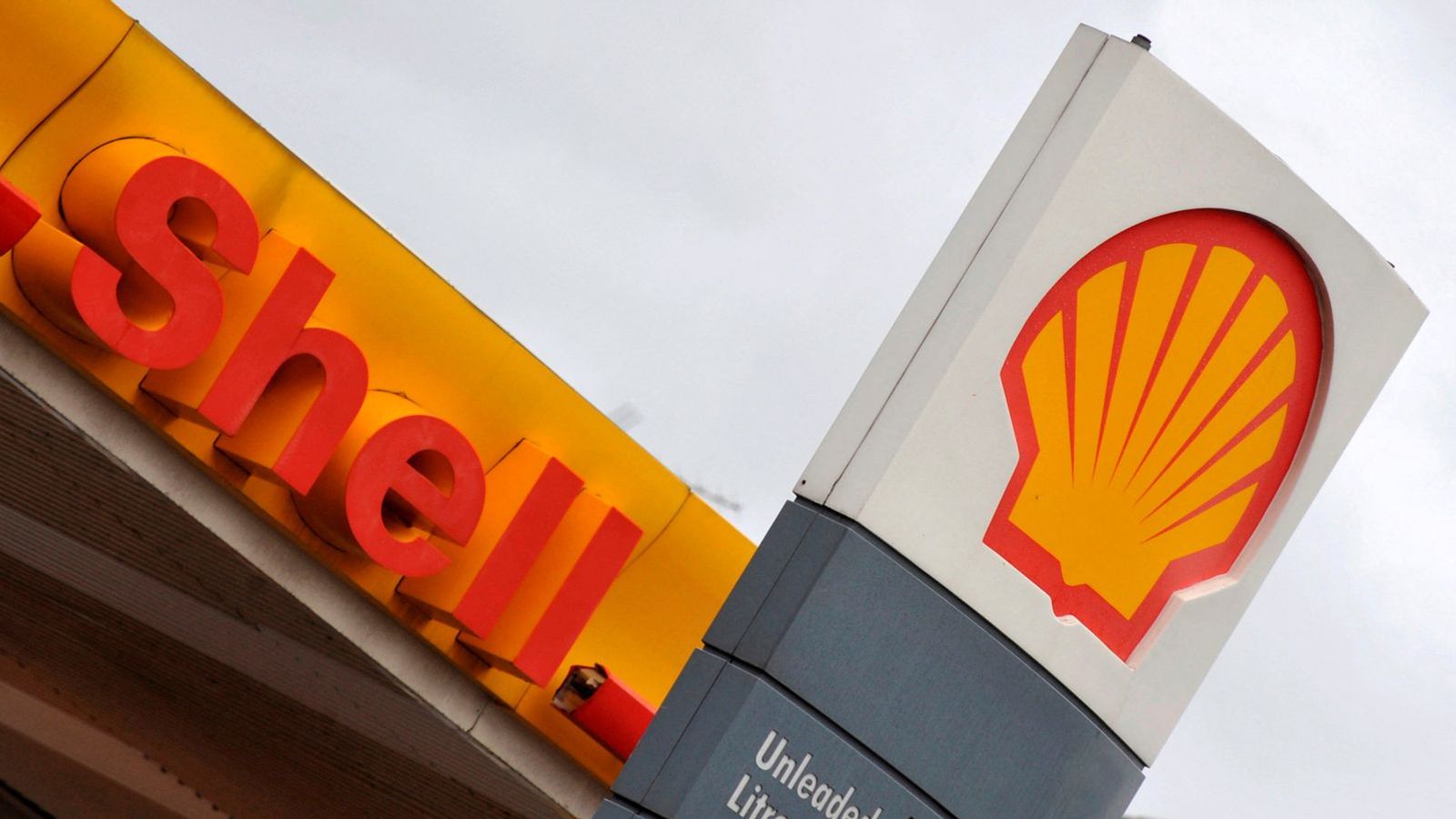 Shell hands £4.7bn to shareholders as quarterly profits beat forecasts